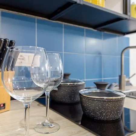 Stylish With An Arty Touch Fast Wifi Apartment *