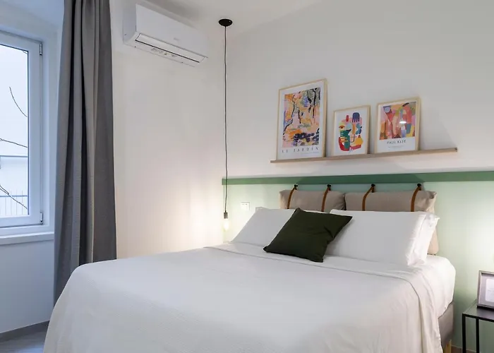 Stylish With An Arty Touch Fast Wifi Triëst